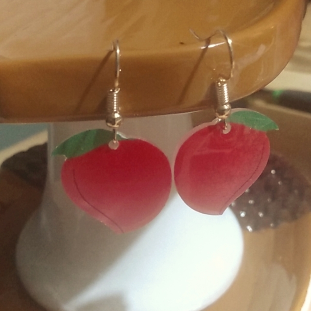 *💙Cute peach acrylic earrings with Gold hooks for pierced ears NWT.